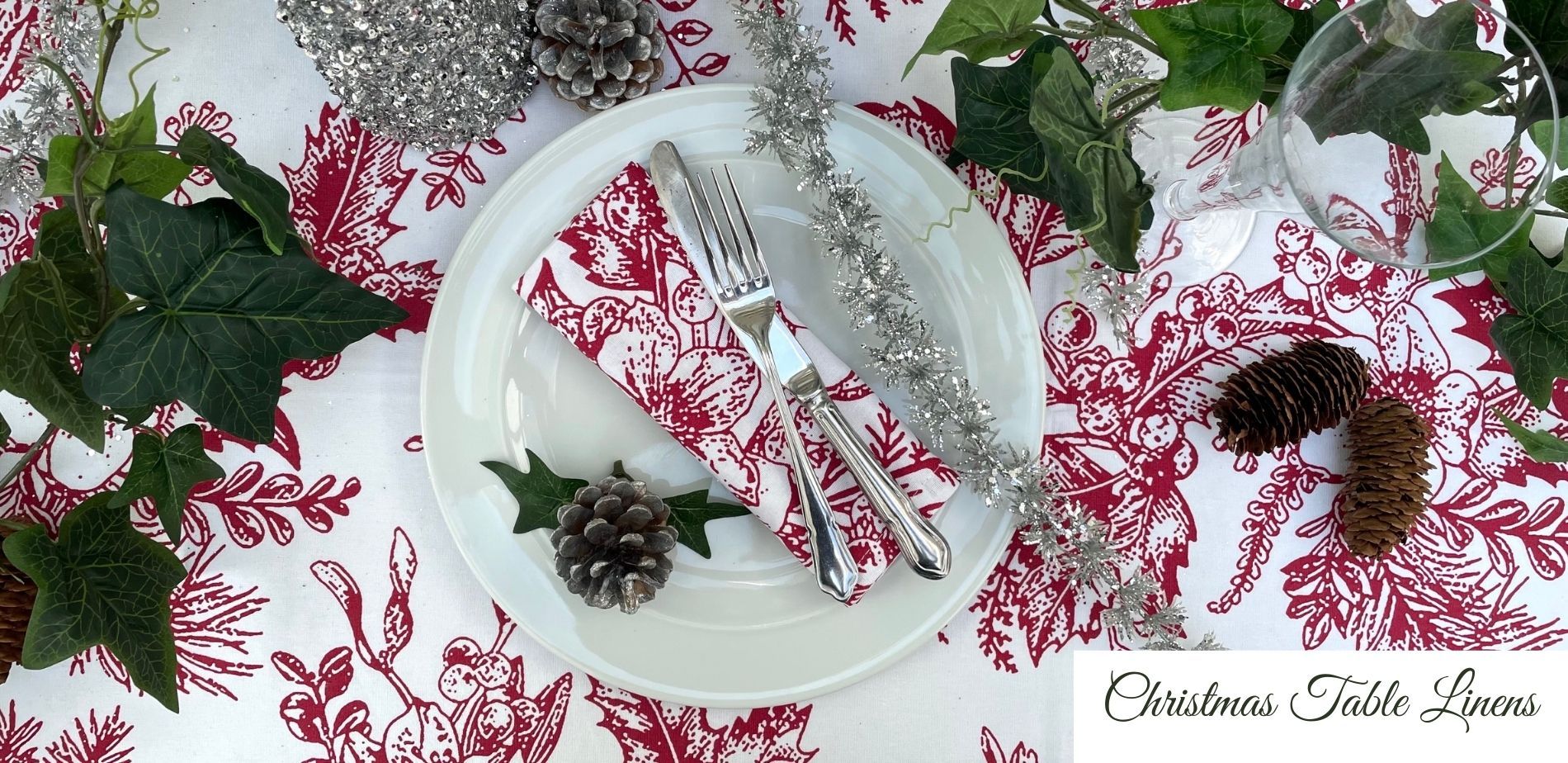 Holly Berry Christmas Tablelinen